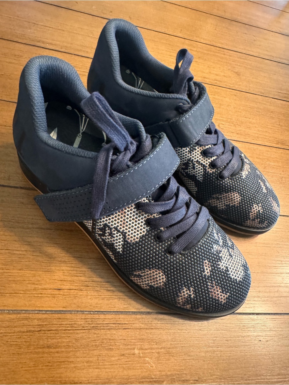 NOBULL Women’s Navy Lifting Shoes with Light Floral Accents 9.5 - Picture 2 of 12